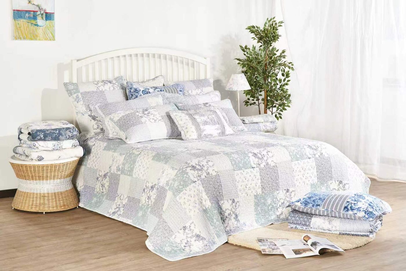 Bedding set in blue patchwork print
