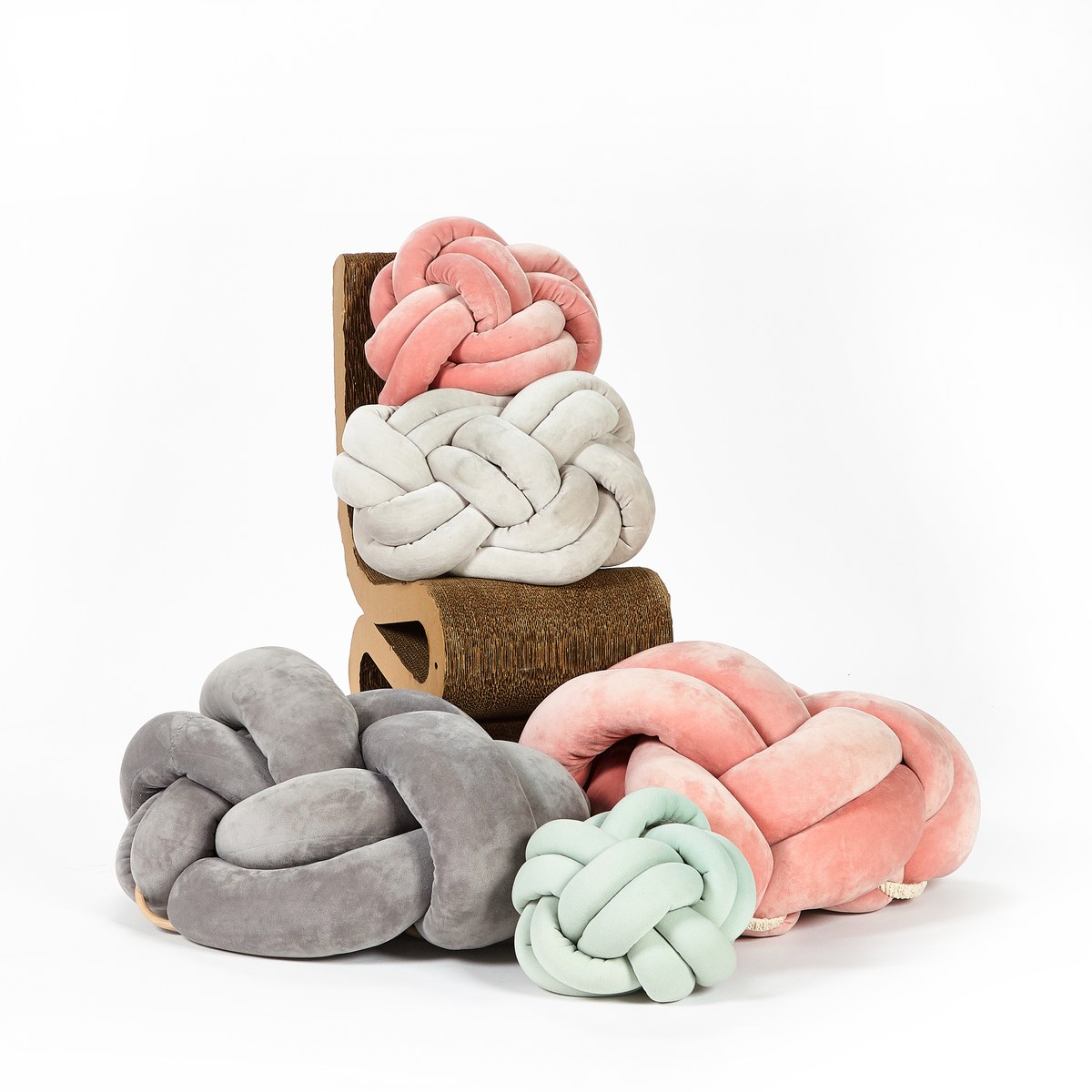 Knotted cushion set